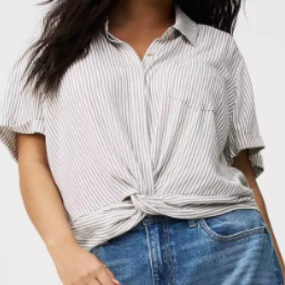 NWT Torrid Striped Crinkle Gauze Twisted Front Shirt (2X) - Picture 2 of 9